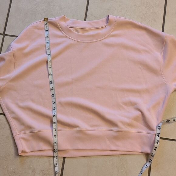 Lululemon Softstreme Perfectly Oversized Cropped Crew Light Pink Size 8 - Picture 4 of 8